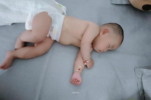 遵化市三个月宝宝抬头不稳